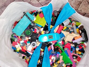 Originální LEGO mix 9 kg + součástí 3 x Marvel stavebnice
- 4