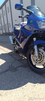 Honda CBR 600F - 4