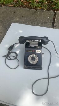 Starý stolni telefon na mince - 4