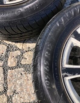Alu kola rozteč 4x100 nejeté zimní pneu 195/65/15 - 4