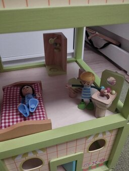 dřevěný domeček pro panenky - 4