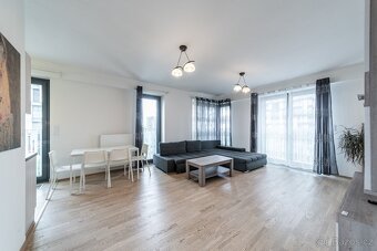 Pronájem bez zprostředkovatelů — stylový 2kk v centru Prahy - 4