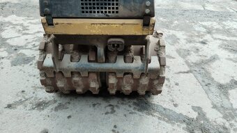 JEŽKOVÝ VÁLEC BOMAG BMP 851 - 4