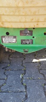 Zahradní traktor JOHN DEERE LT 166 - 4
