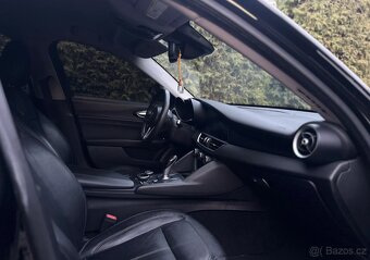 Alfa Romeo Giulia 2.0 Turbo 16V AT8 Veloce - 4