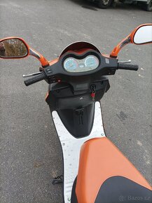 Prodám pěkný skútr - 4