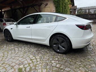 Tesla model 3 - 4