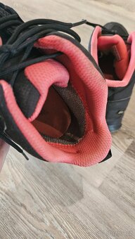 Adidas Terrex s technologií GORE-TEX, vel. 38 ⅔ (US 7) - 4