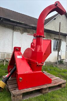 Štěpkovač s kardanem za traktor BX42S - 4