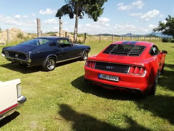 Mustang GT - 4