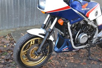 Honda VF 750F – RC15 - 4