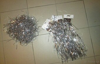 Vánoční ozdoby a řetězy + stromek - 4