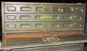 5 beden skladovacích armádních vojenských plechových. - 4