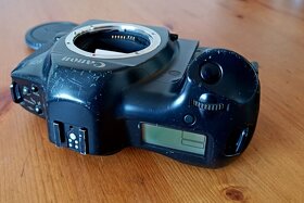 Tělo fotoaparátu Canon EOS 1 (1989) - 4