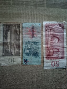 Pár bankovek - 4