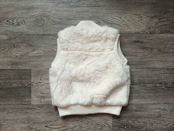 Dětská holčičí chlupatá vesta, vel. 5 - 6 let - 4