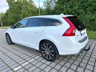 Volvo V60, 2.4 158 kW D6 AWD HYBRID R-DESIGN - 4