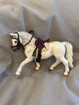 Schleich kůň s postrojem - 4