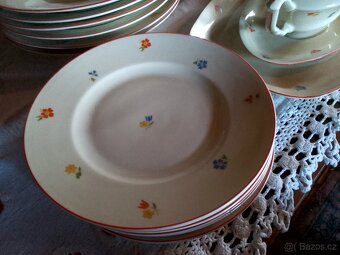 PĚKNÝ STARÝ PORCELÁNOVÝ JÍDELNÍ SERVIS - 4