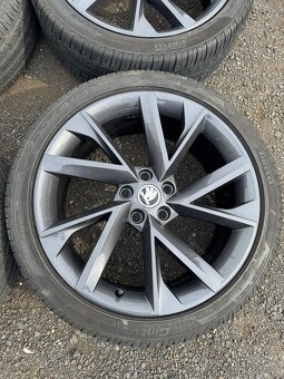 Alu Škoda Superb III/IV Vega 235/40/19 letní 6+ mm - 4