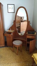 Starý nábytek, koberec, pračka ...atd - 4