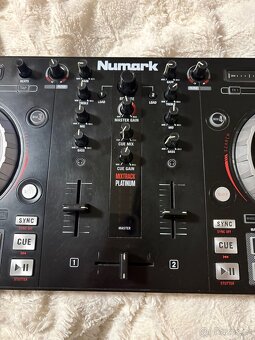 Numark Mixtrack Platinum - 4