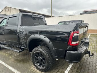 Dodge Ram 2500 power wagon - 4