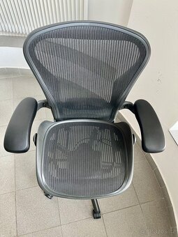 kancelářská židle Herman Miller Aeron Classic - top stav - 4