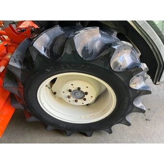 Malotraktor Kubota s kabinou - 4