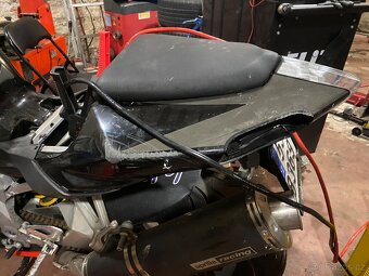 Aprilia RSV 1000 R - 4