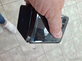 Motorola Razr 40 Ultra 5G 256GB - 4