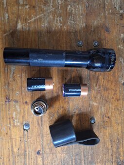 Prodám svítilnu Mag-lite 2D xenon - 4