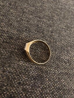 Pánský zlatý prsten s drahým kamenem - 4