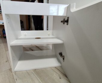 Koupelnové skřínky pod umyvadlo Zn. KOLO - 4