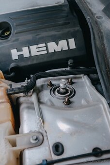 Dodge Magnum r/t V8 5,7L (na opravu/díly) - 4