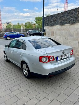 VOLKSWAGEN JETTA 2,0 FSI 110 KW KLIMA,PRAVIDELNÝ SERVIS, - 4