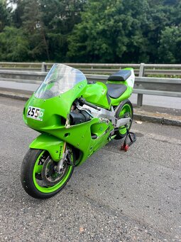 Kawasaki zx7r - 4