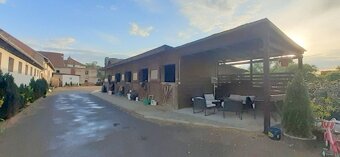 Nabízíme exkluzivně k prodeji jezdecký areál s 26 boxy, rodi - 4