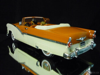 Ford Sunliner 1956 ERTL 1/18 včetně figurek - 4