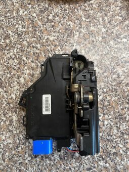 Zámek řidičových dveří Škoda Octavia 2 - 4