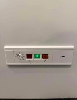 Truhlicový mrazák Whirlpool 255 l – jako nový, v záruce - 4