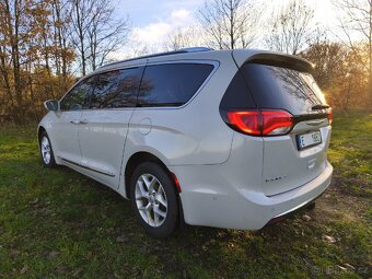 Chrysler Pacifica Touring L Plus - 4