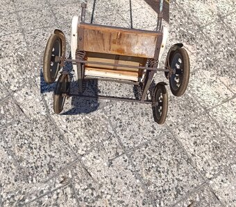 Starožitný kočárek sporták bílý - 4