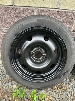 Zimní pneu 215/55/R16/97H včetně disku + poklice - 4