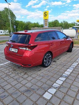 Prodám Toyota Auris Combi HYBRID 1.8 - 4