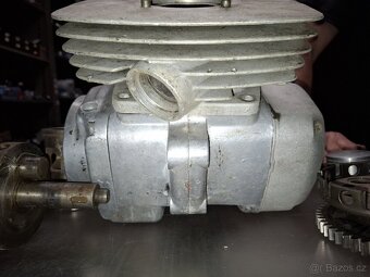 Motor ČZ Motokros 125 typ 984 - 4