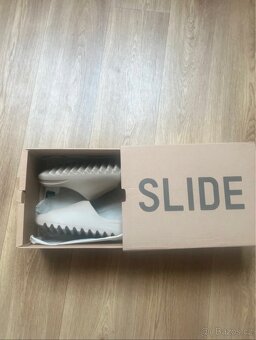 Yeezy slides pure 42 - 4
