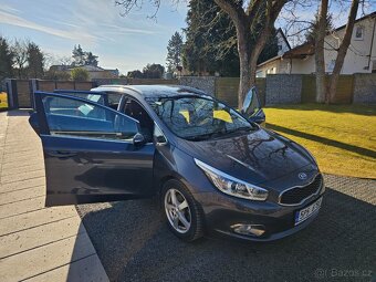 KIA Cee´d Combi SW JD 1,6 GDi Exclusive šedá metalíza 2012 - 4