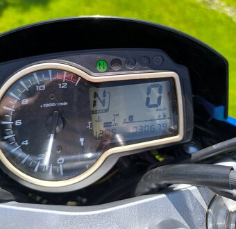 Suzuki GSR 750 - 4