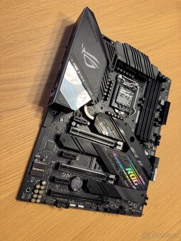 ASUS ROG STRIX Z490-F GAMING - herní základní deska LGA1200 - 4